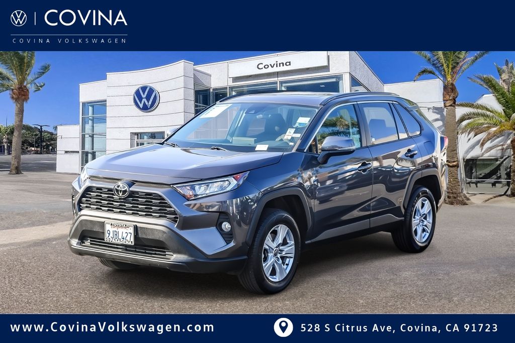 2021 Toyota RAV4 XLE photo 2