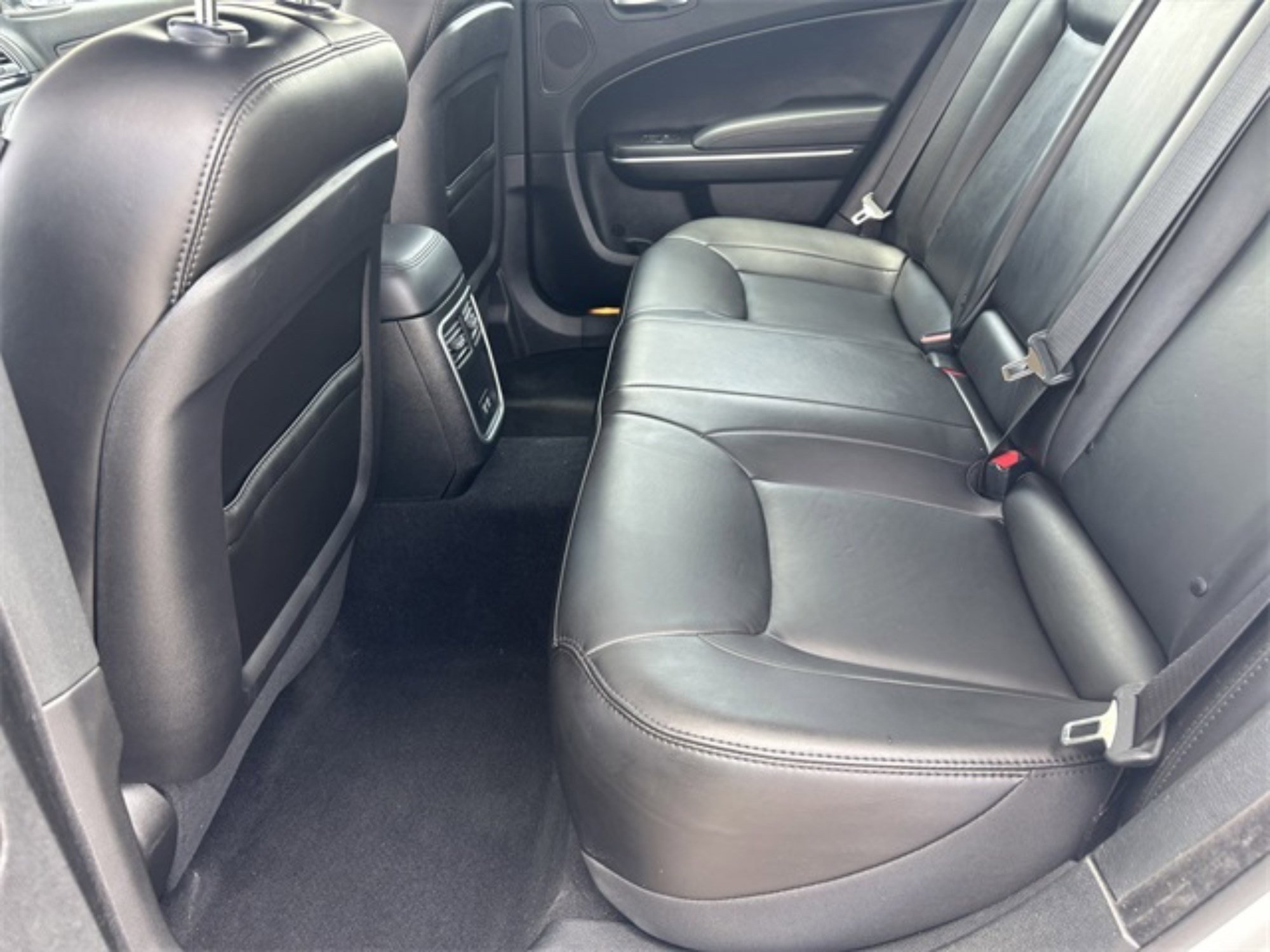2023 Chrysler 300 Touring L photo 25