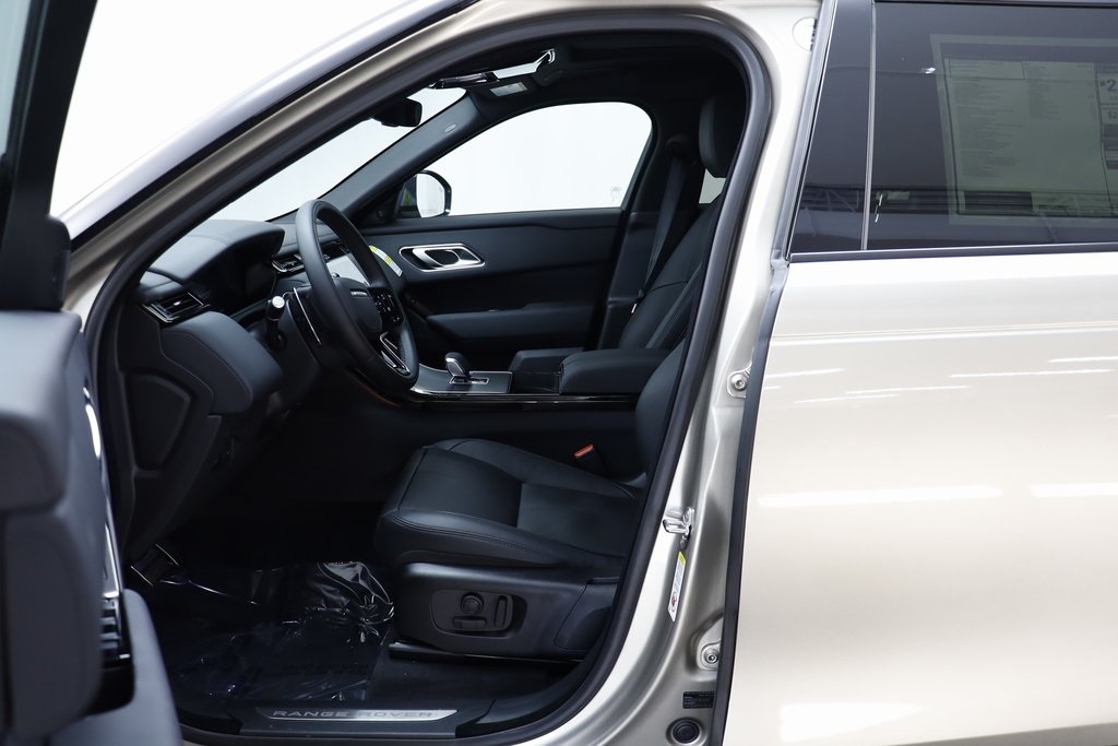 2026 Land Rover Range Rover Velar SE photo 6