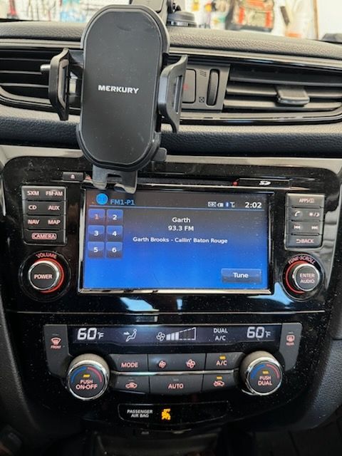 2017 Nissan Rogue SV photo 9