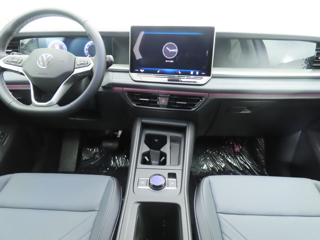 2025 Volkswagen Tiguan SE photo 14