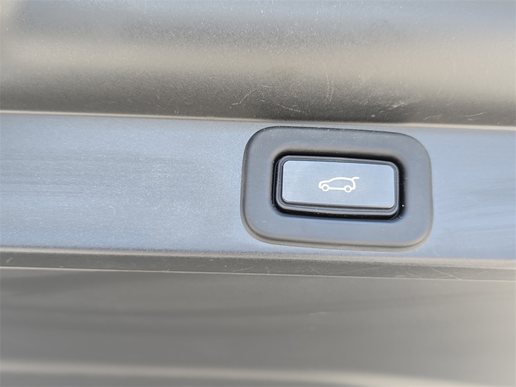 2023 Land Rover Range Rover SE photo 12