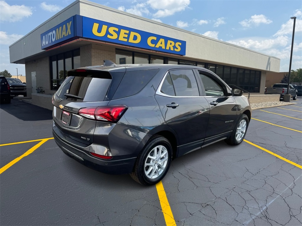 2023 Chevrolet Equinox LT photo 2