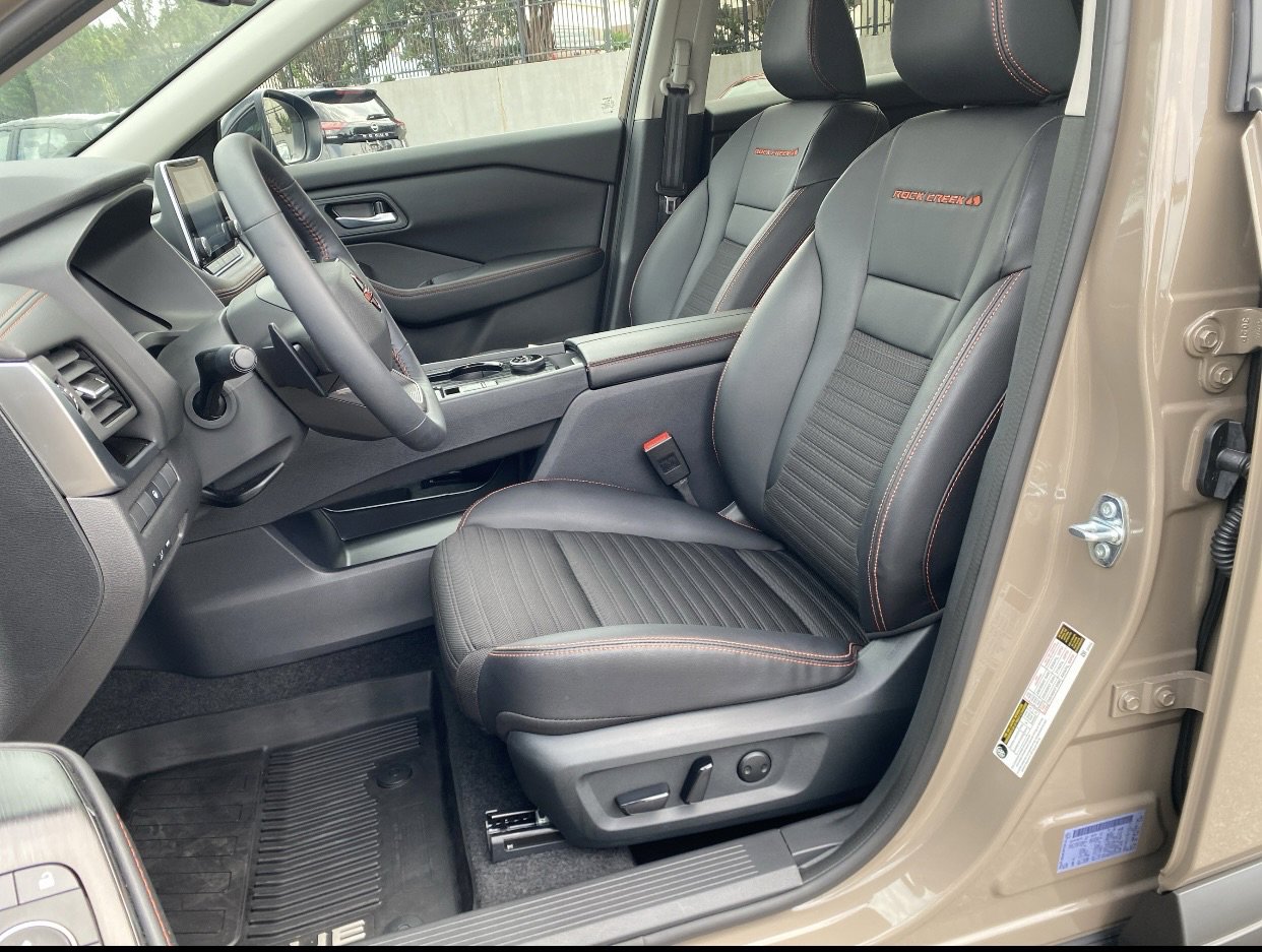 2025 Nissan Rogue SV photo 14