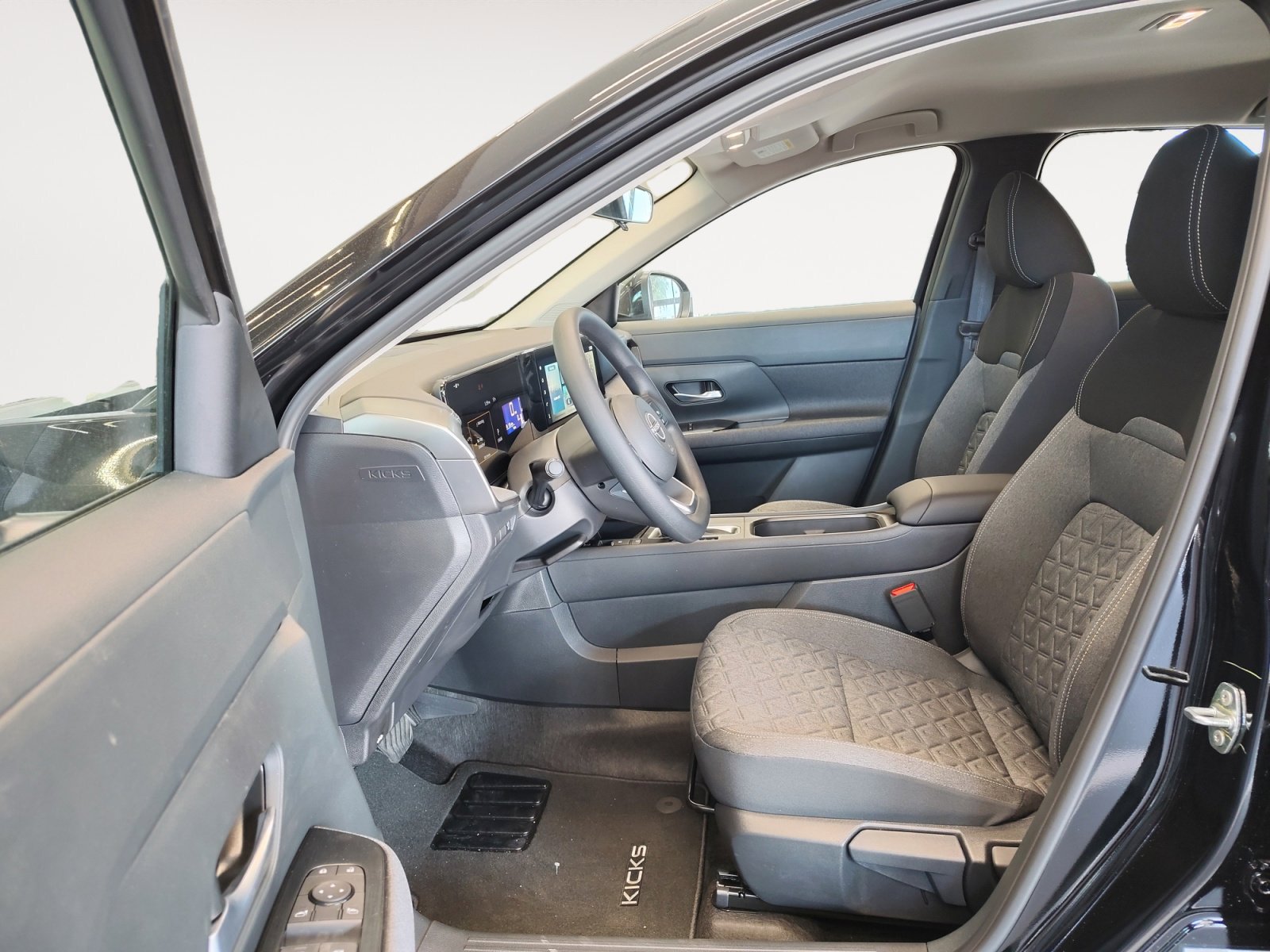 2026 Nissan Kicks SV photo 20