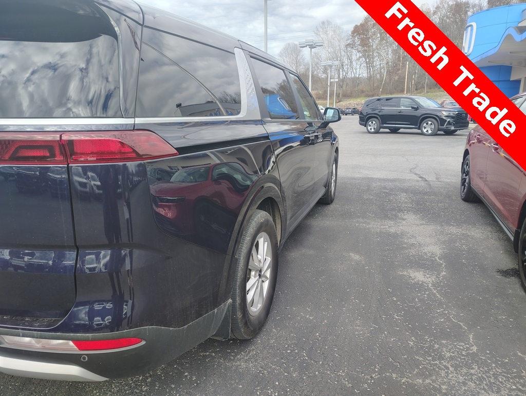 2024 Kia Carnival LX photo 2