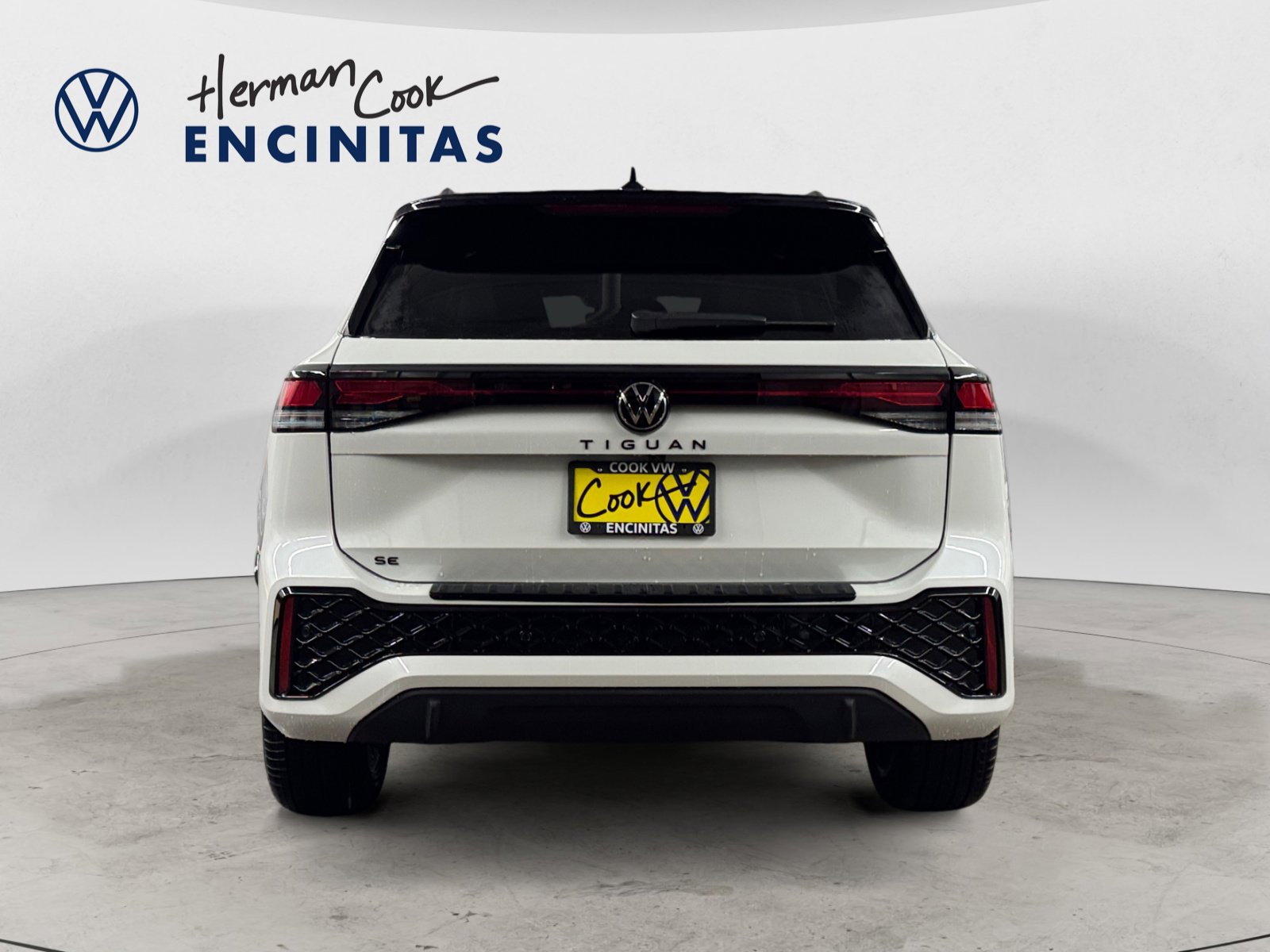 2026 Volkswagen Tiguan SE R-Line Black photo 4