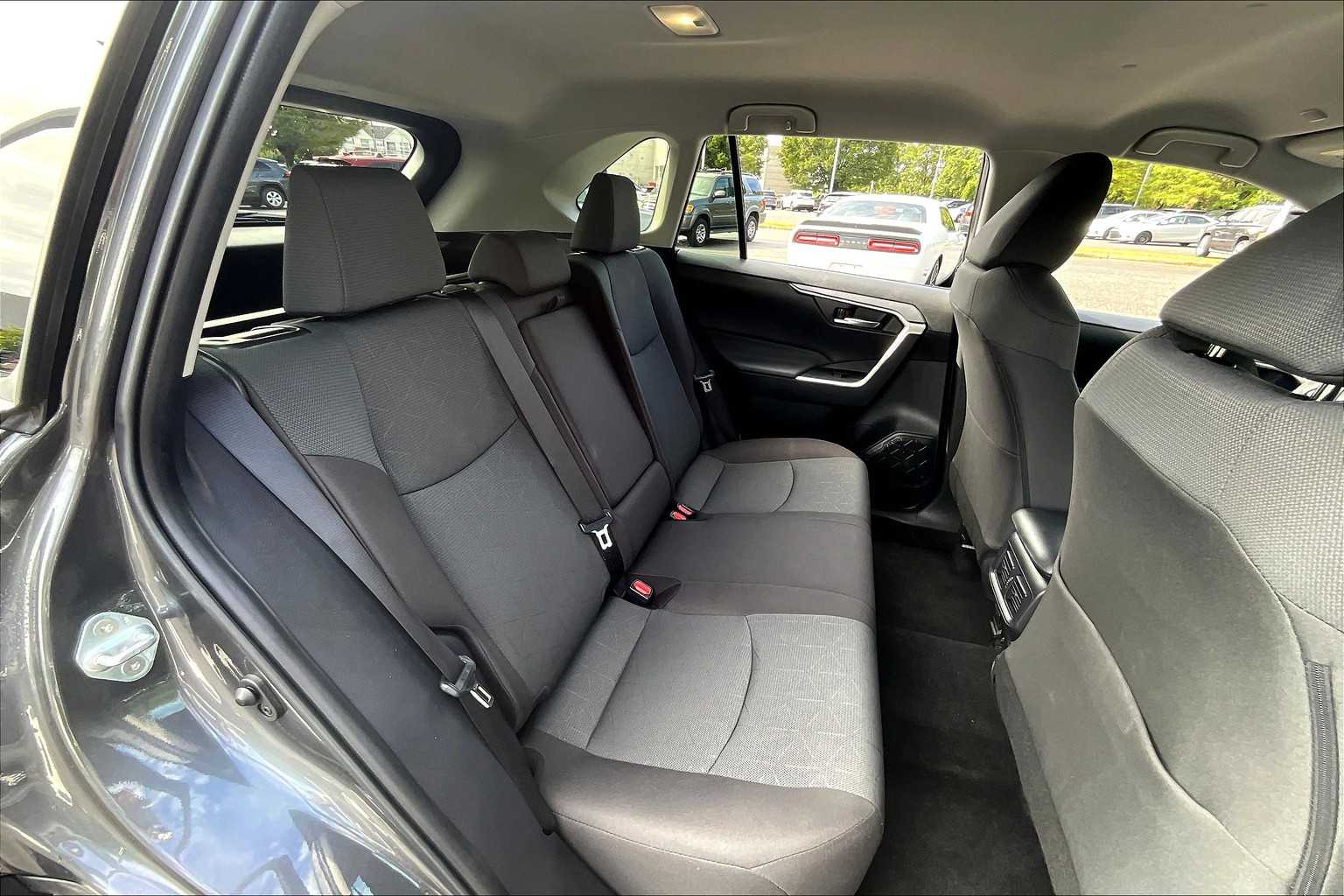 2025 Toyota RAV4 XLE photo 19