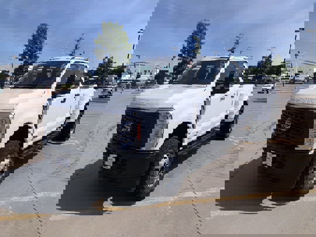 2025 Ford F-350 XL photo 4