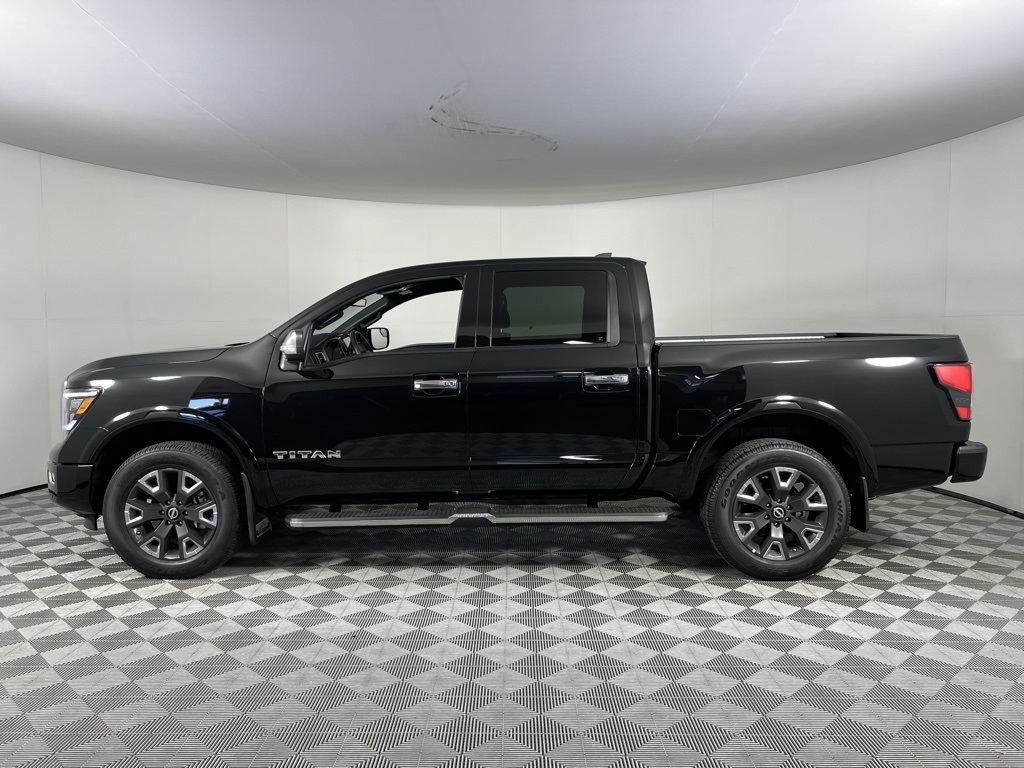 2023 Nissan Titan Platinum Reserve photo 7