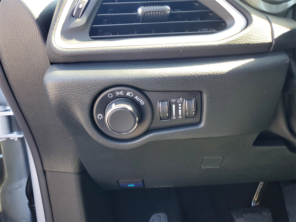 2026 Chrysler Voyager LX photo 9