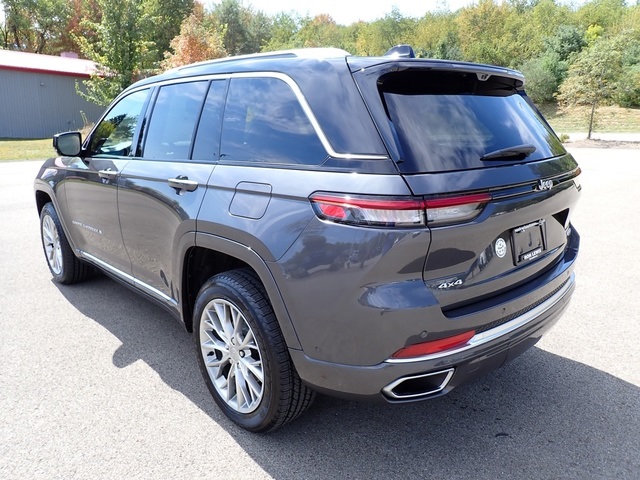 2022 Jeep Grand Cherokee Summit photo 2