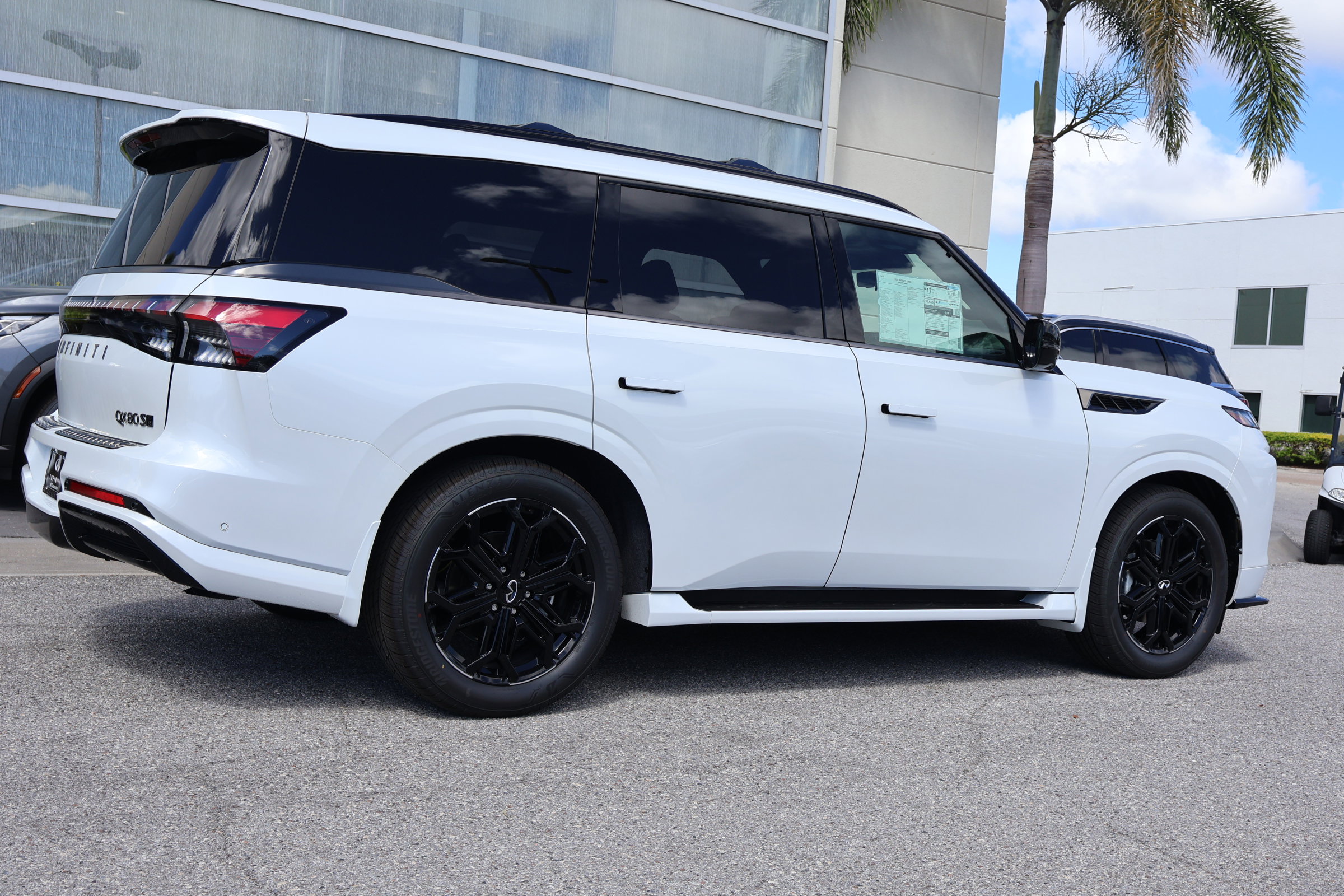 2026 Infiniti QX80 Sensory photo 5