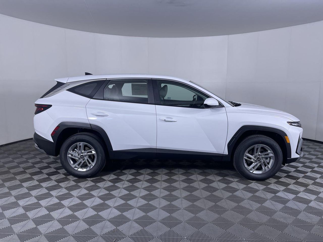 2025 Hyundai Tucson SE photo 4