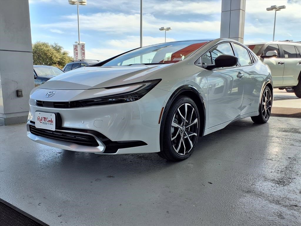 2026 Toyota Prius XSE Premium's photo