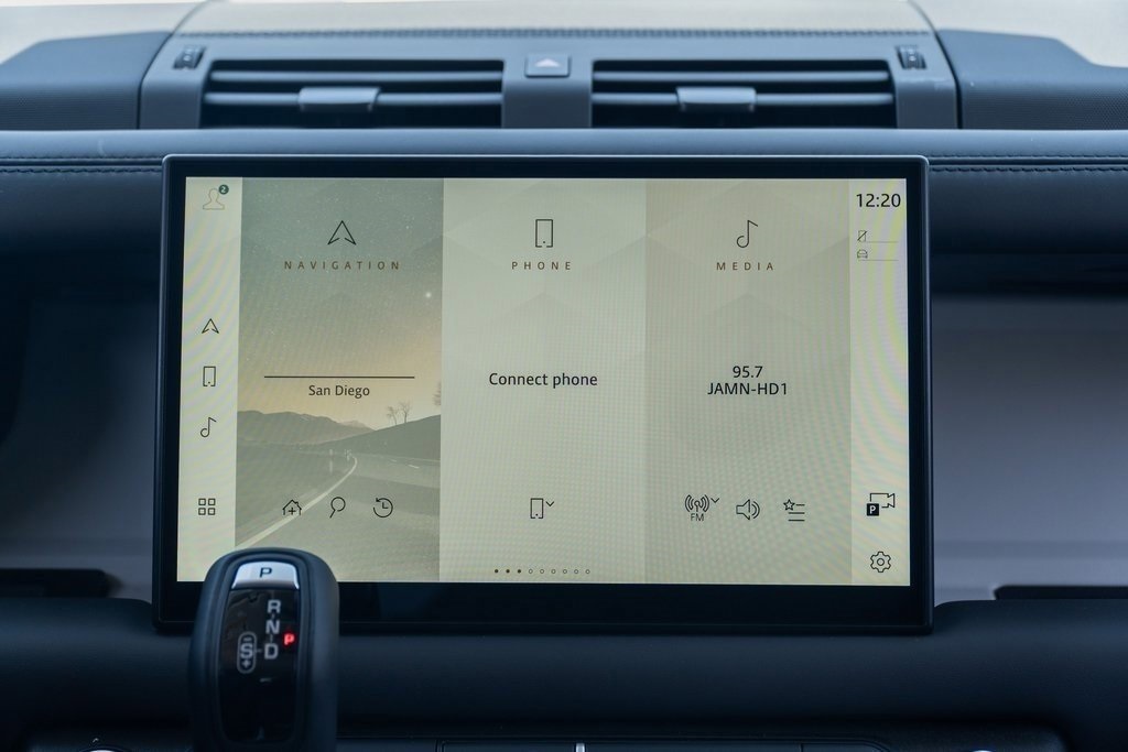 2025 Land Rover Defender 110 X-Dynamic SE photo 16
