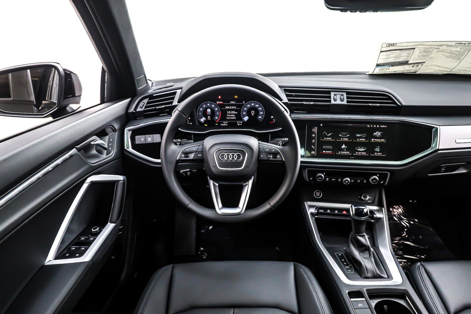 2025 Audi Q3 S line Premium 45 TFSI photo 4