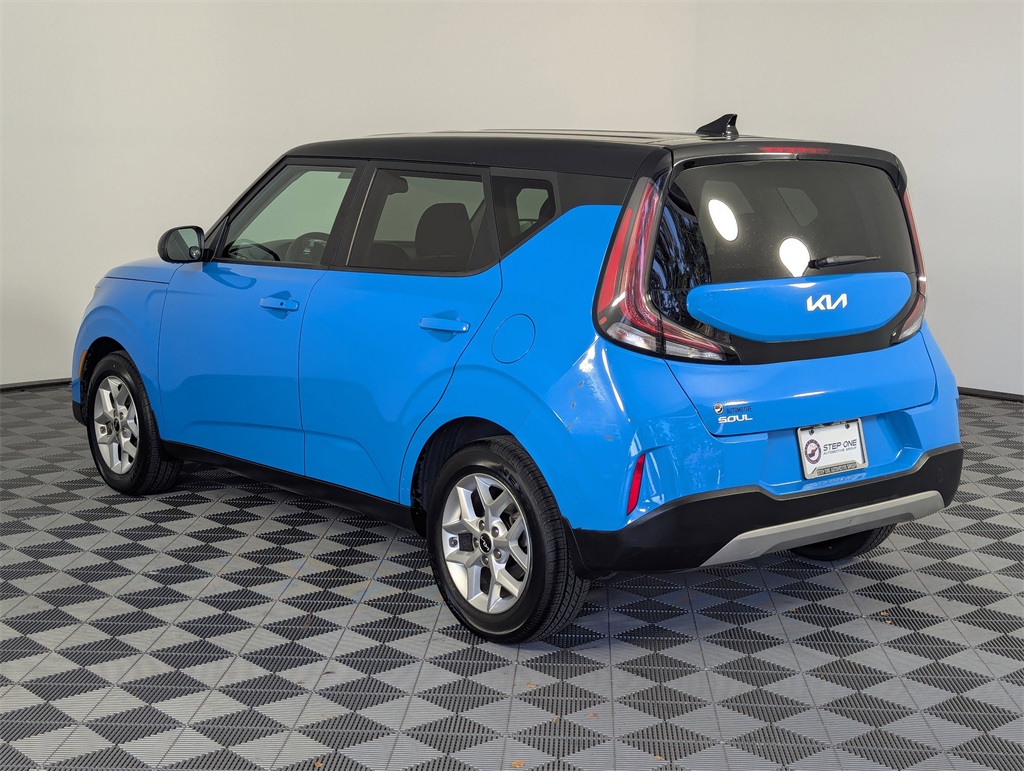 2023 Kia Soul S photo 3