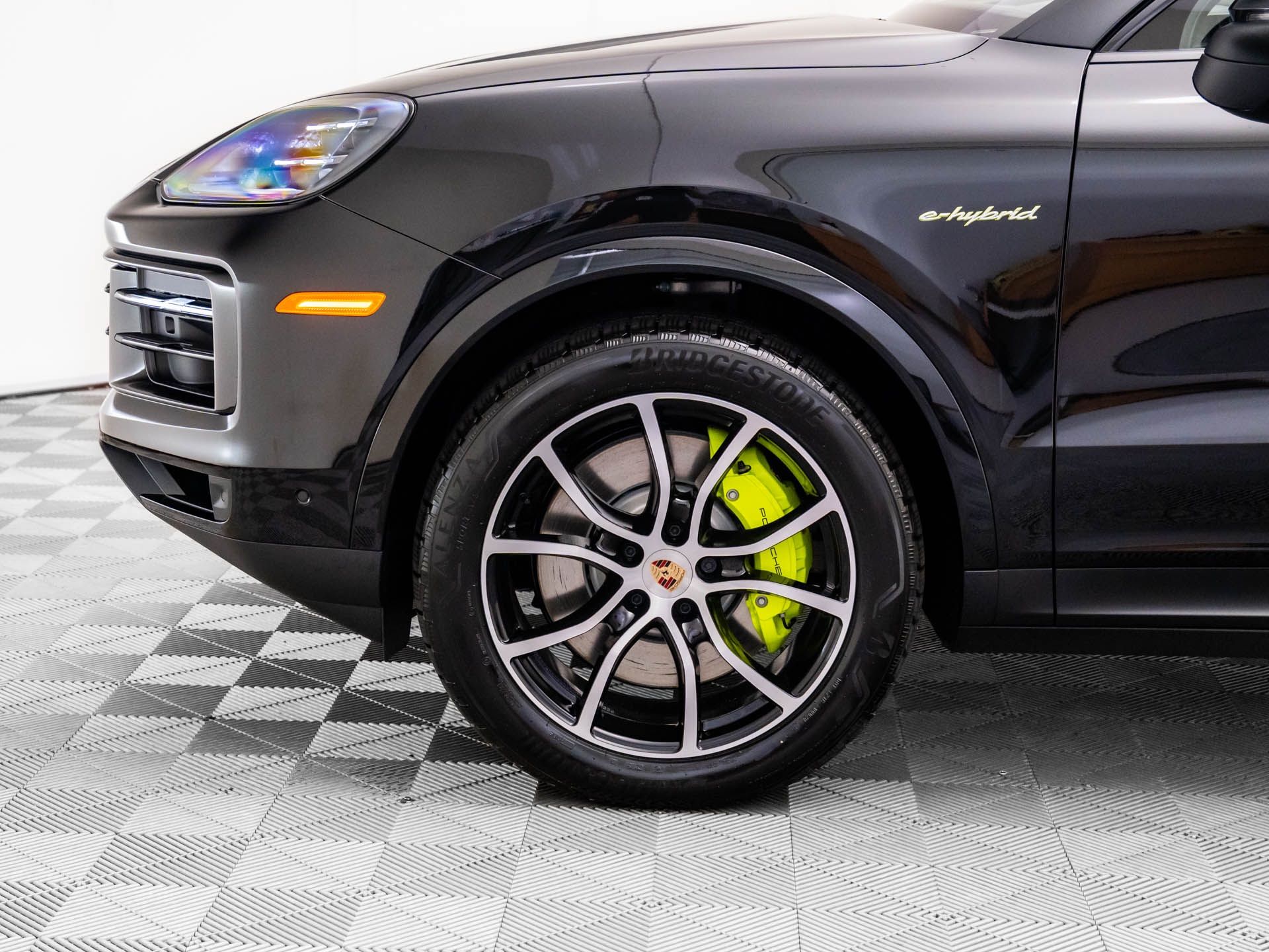 2025 Porsche Cayenne E-Hybrid Coupe photo 29