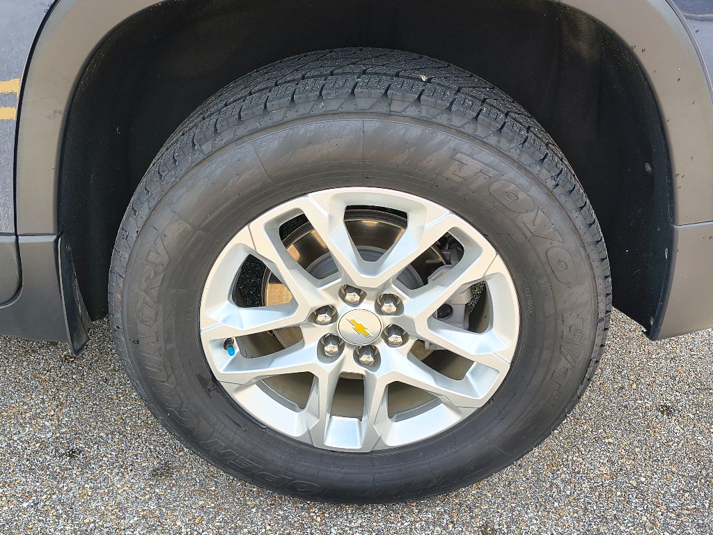 2022 Chevrolet Traverse LS photo 3