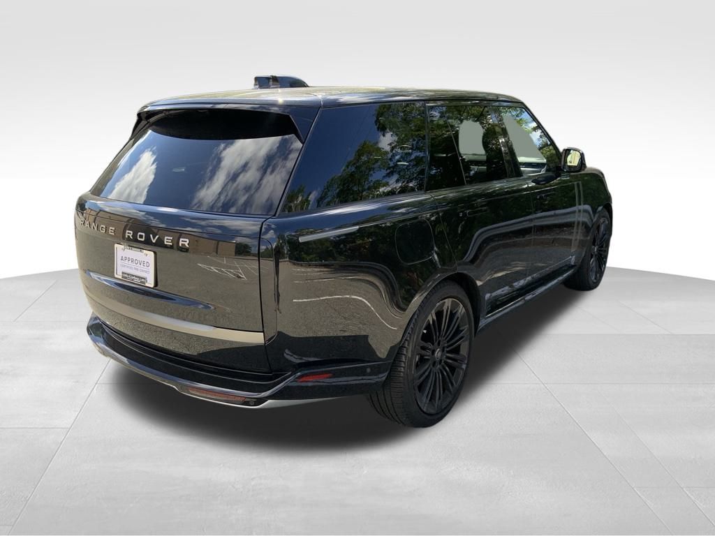 2024 Land Rover Range Rover SE photo 4
