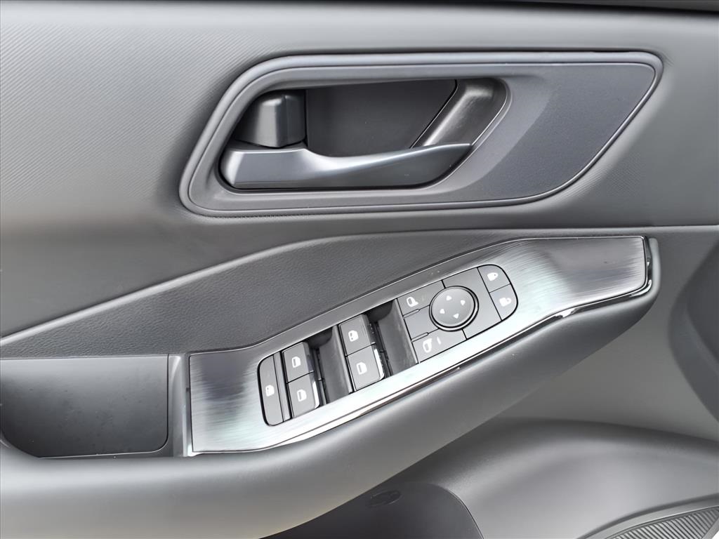 2025 Nissan Rogue S photo 14