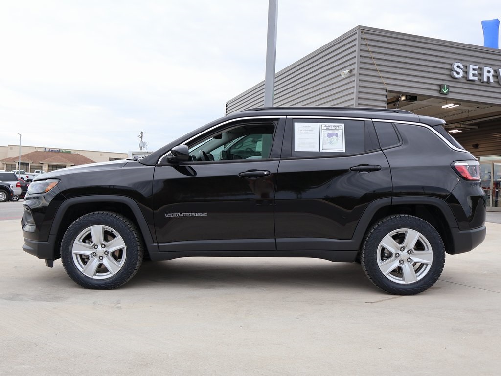 2022 Jeep Compass Latitude photo 2