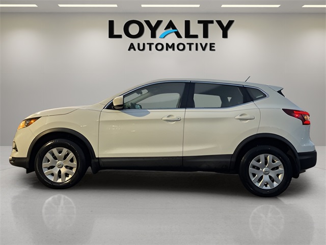 2020 Nissan Rogue Sport S photo 2