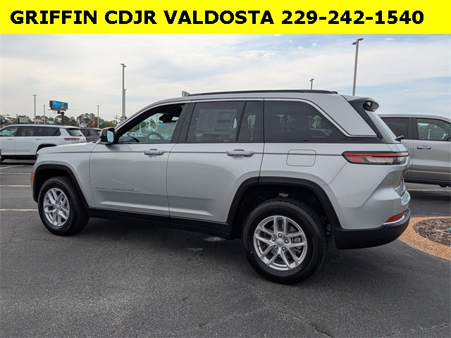 2025 Jeep Grand Cherokee Laredo X photo 4