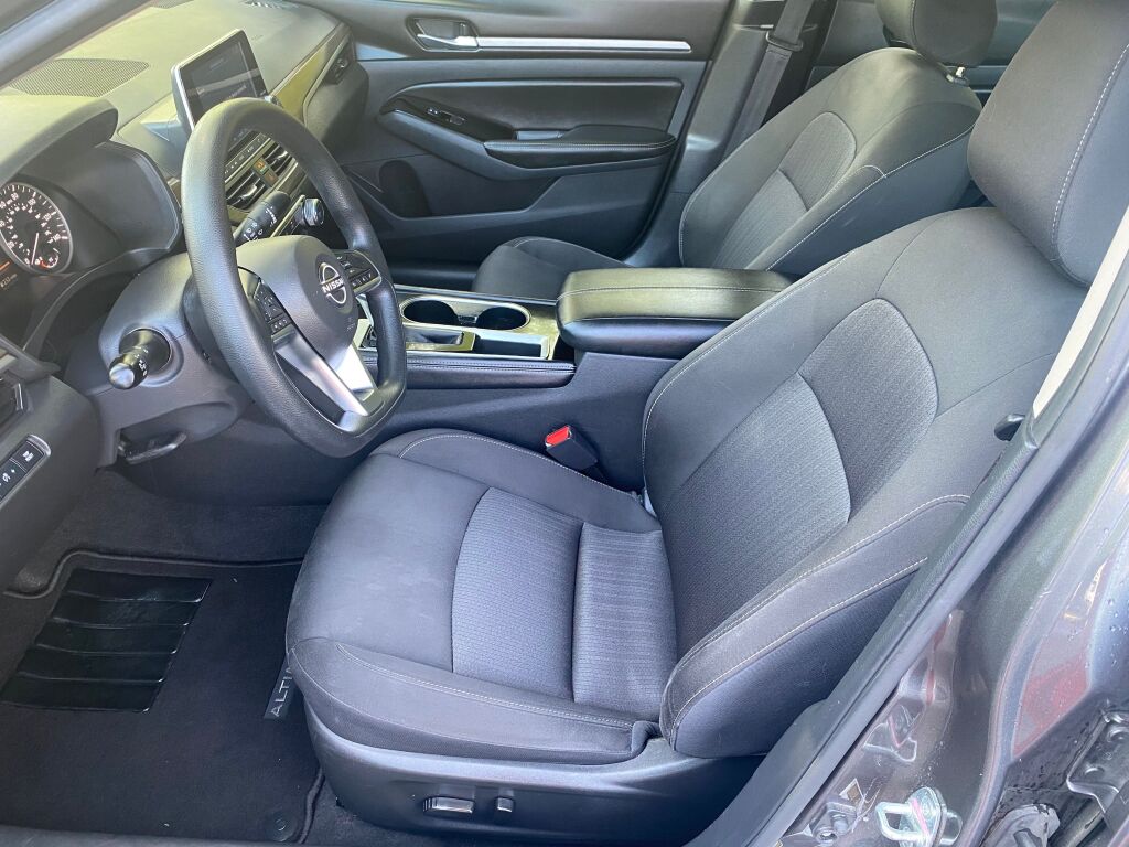 2023 Nissan Altima 2.5 SV photo 9