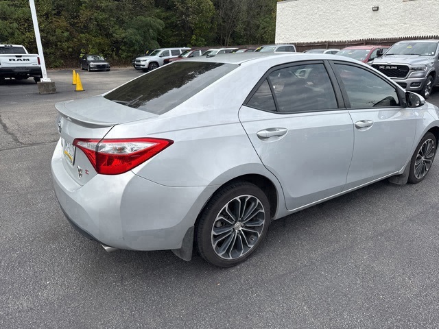 2015 Toyota Corolla L photo 3