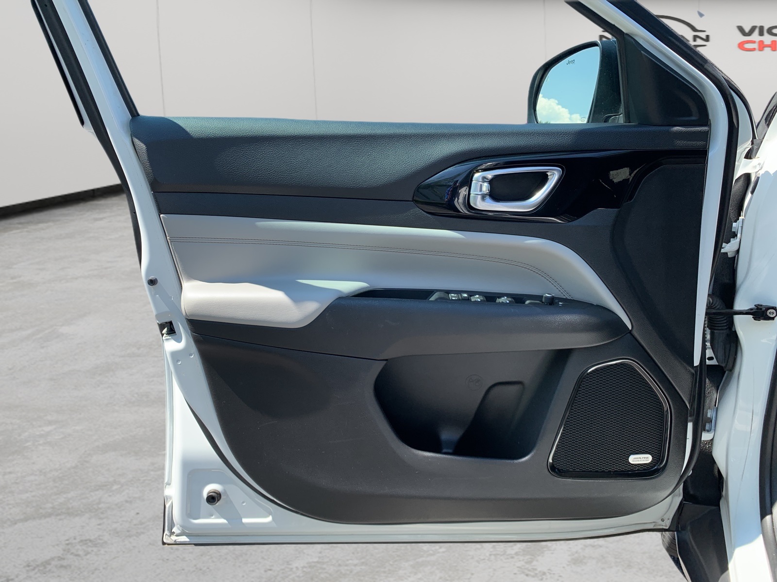 2022 Jeep Compass Limited photo 8