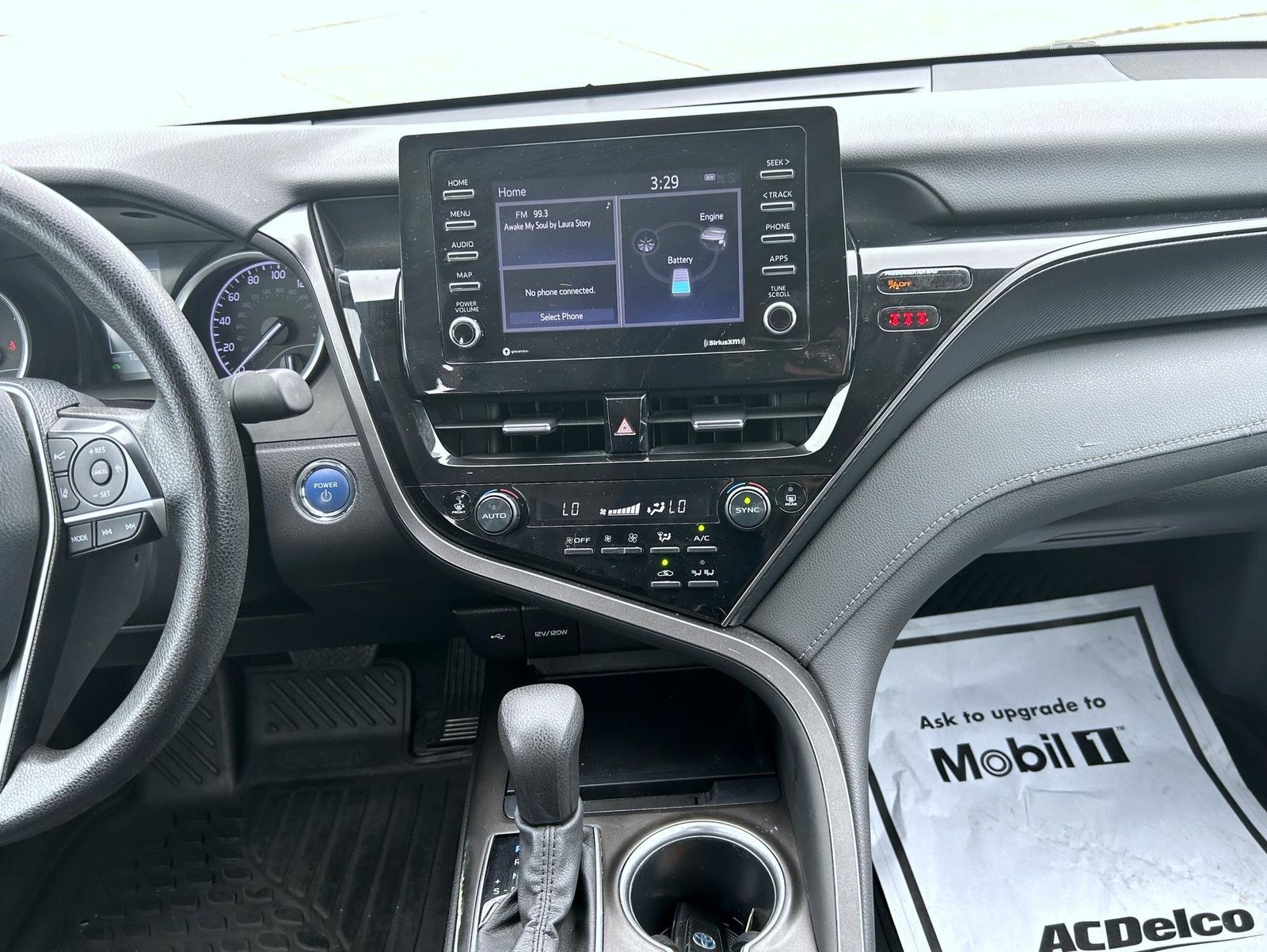 2022 Toyota Camry Hybrid LE photo 9
