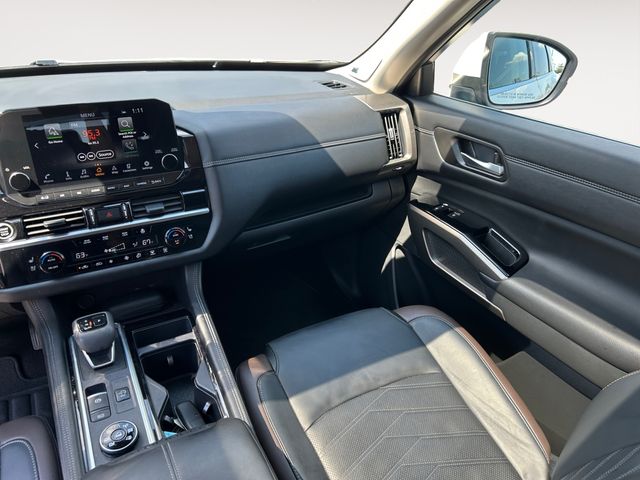 2024 Nissan Pathfinder Platinum photo 13
