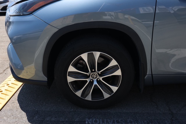 2022 Toyota Highlander XLE photo 8