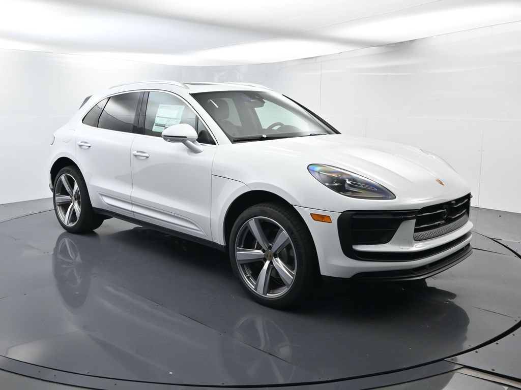 2026 Porsche Macan T photo 13