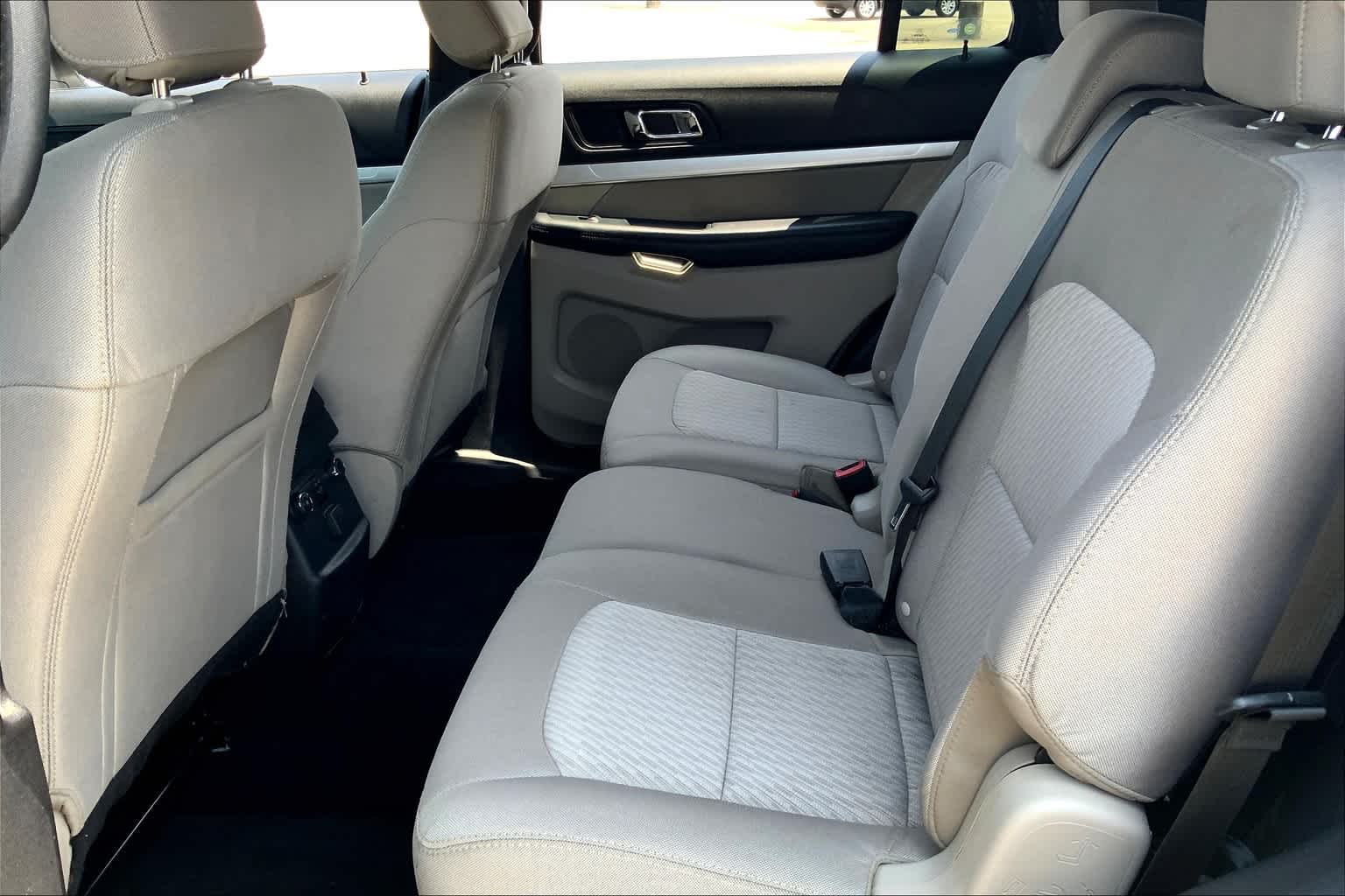 2019 Ford Explorer Base photo 17