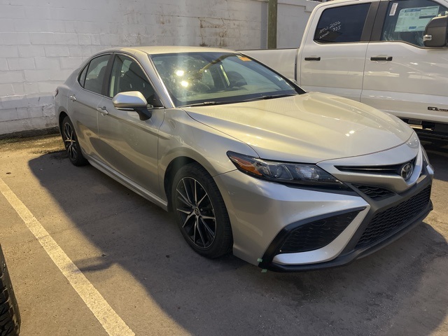 2022 Toyota Camry SE photo 2