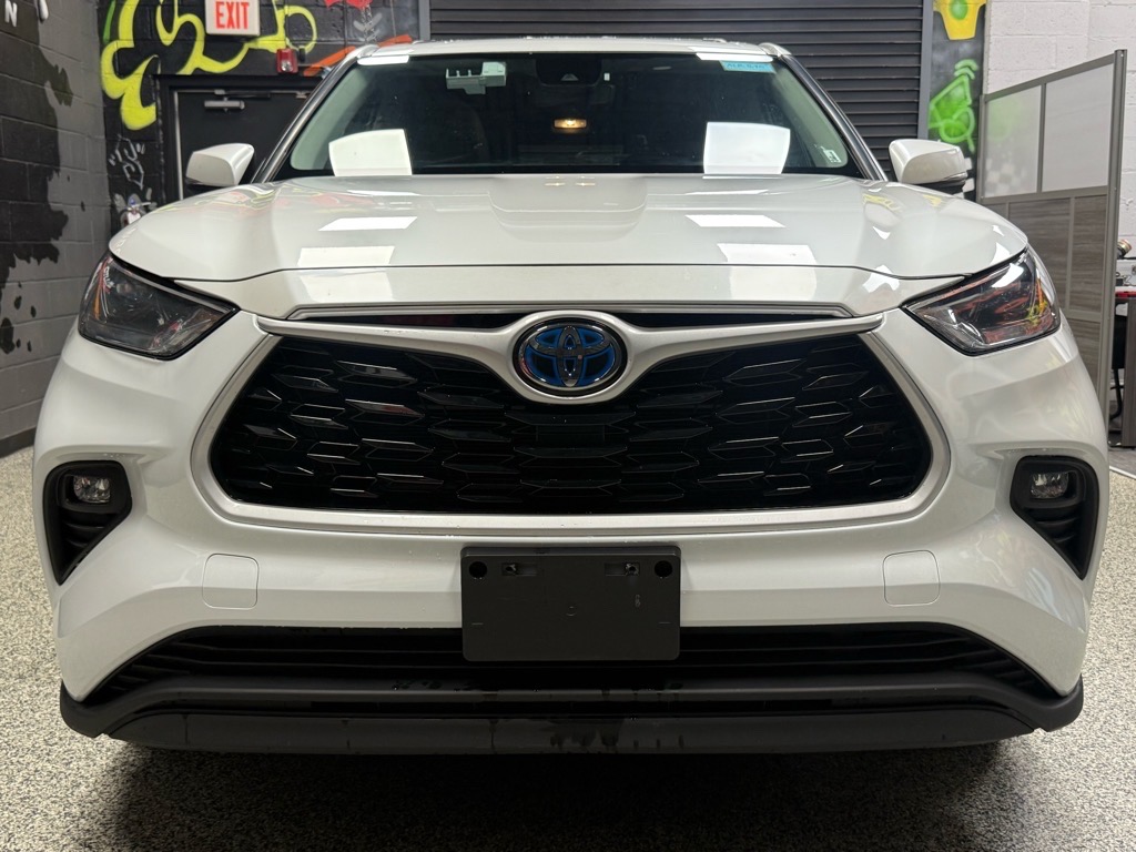 2023 Toyota Highlander Hybrid LE photo 2