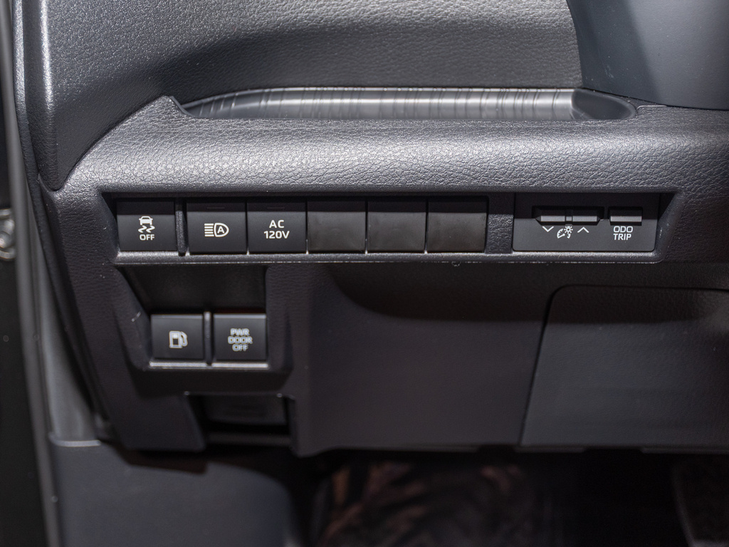 2025 Toyota Sienna Limited photo 8