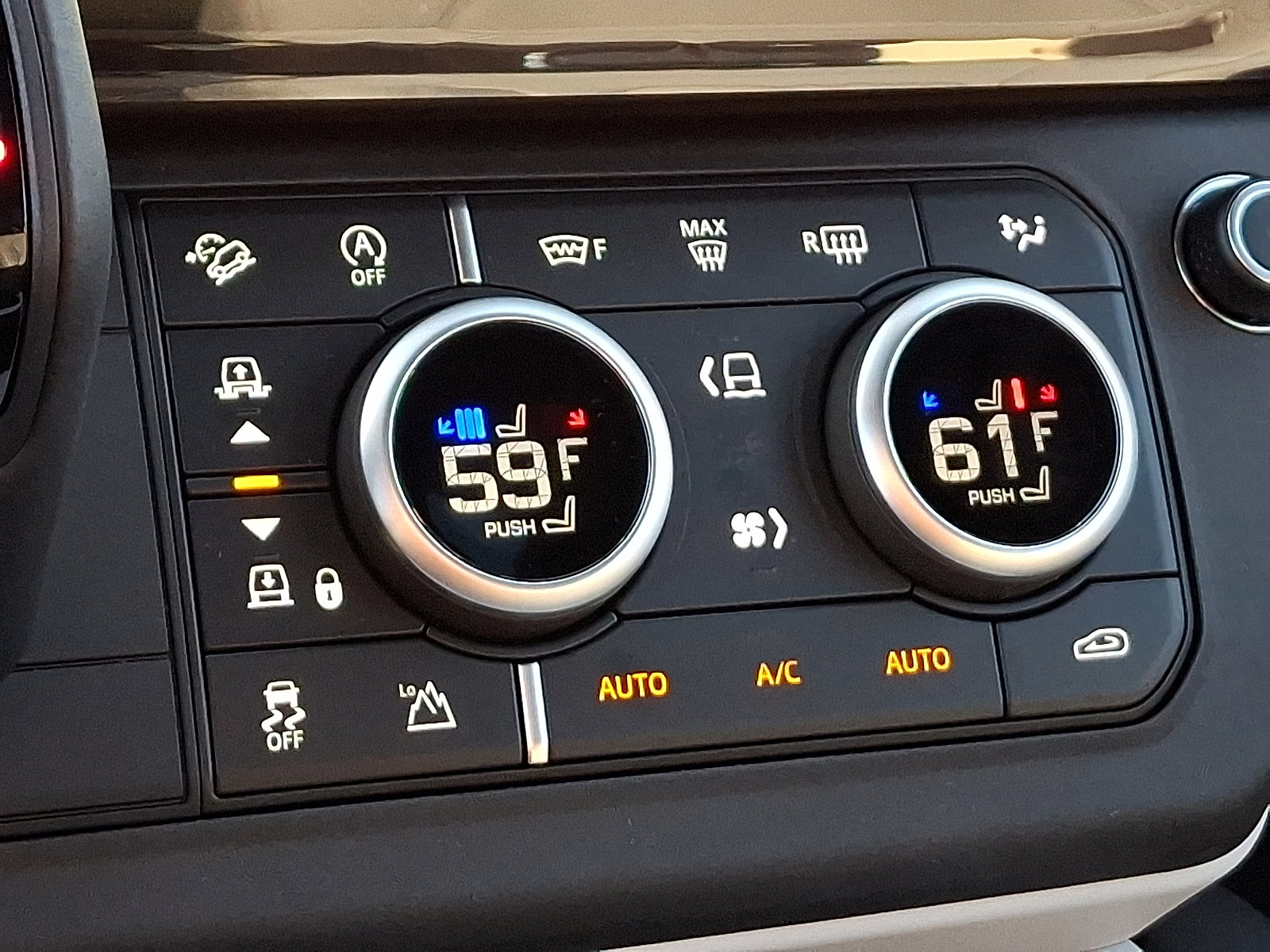 2026 Land Rover Defender 110 X-Dynamic SE photo 14