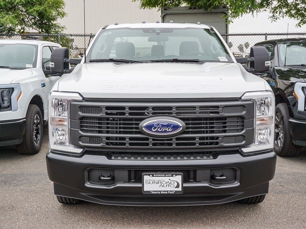 2025 Ford F-350 photo 2