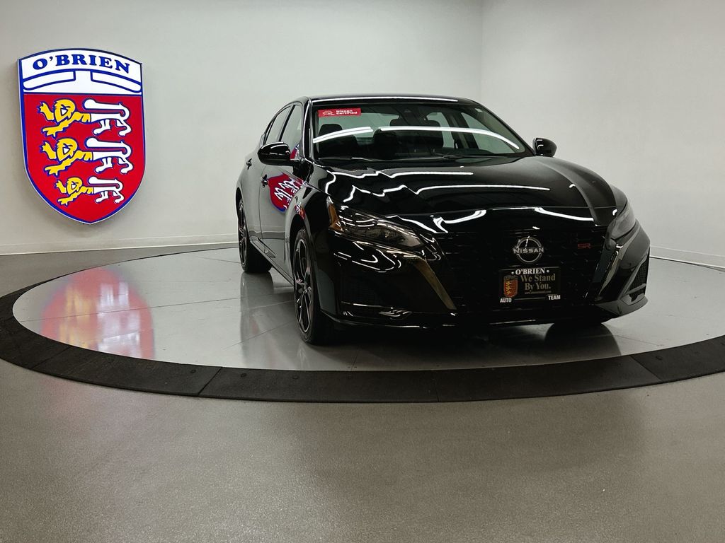 2025 Nissan Altima SR