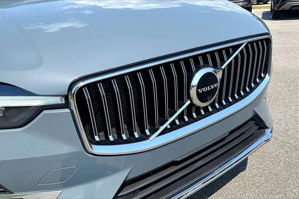 2023 Volvo XC60 B5 Ultimate photo 29
