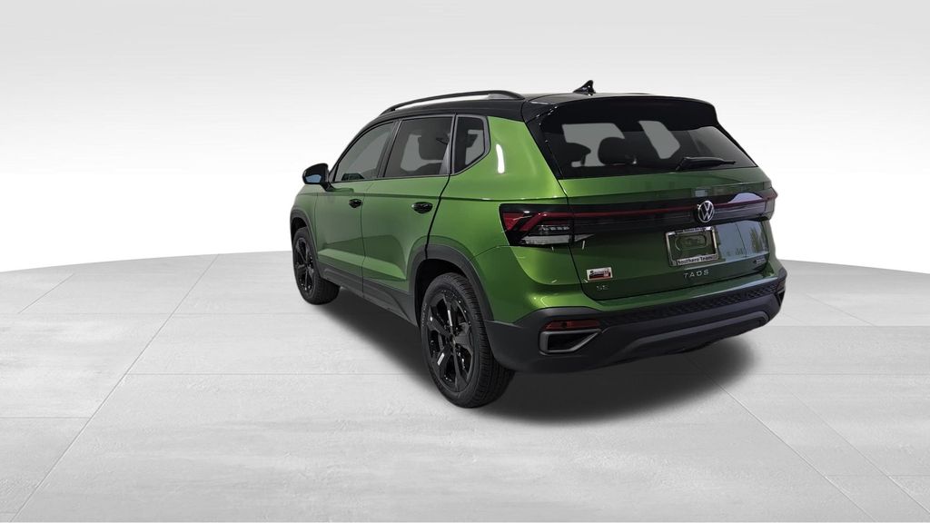 2025 Volkswagen Taos SE photo 3