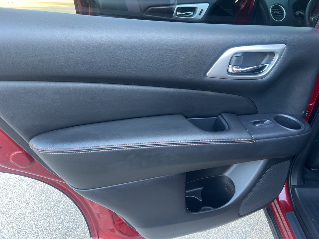 2020 Nissan Pathfinder SL photo 10