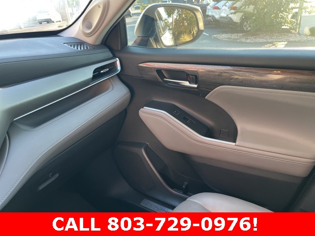 2020 Toyota Highlander Limited photo 25