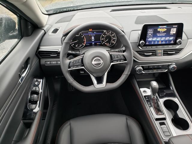 2025 Nissan Altima SR photo 12