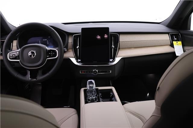 2026 Volvo XC90 Plus photo 8
