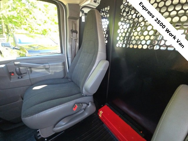 2024 Chevrolet Express Cargo Van 2500 photo 18